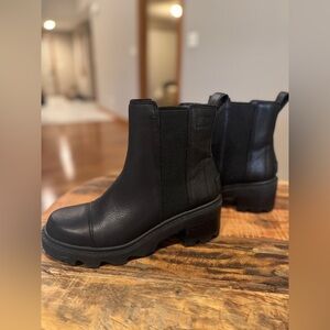 Only worn three times - extremely comfortable - warm!